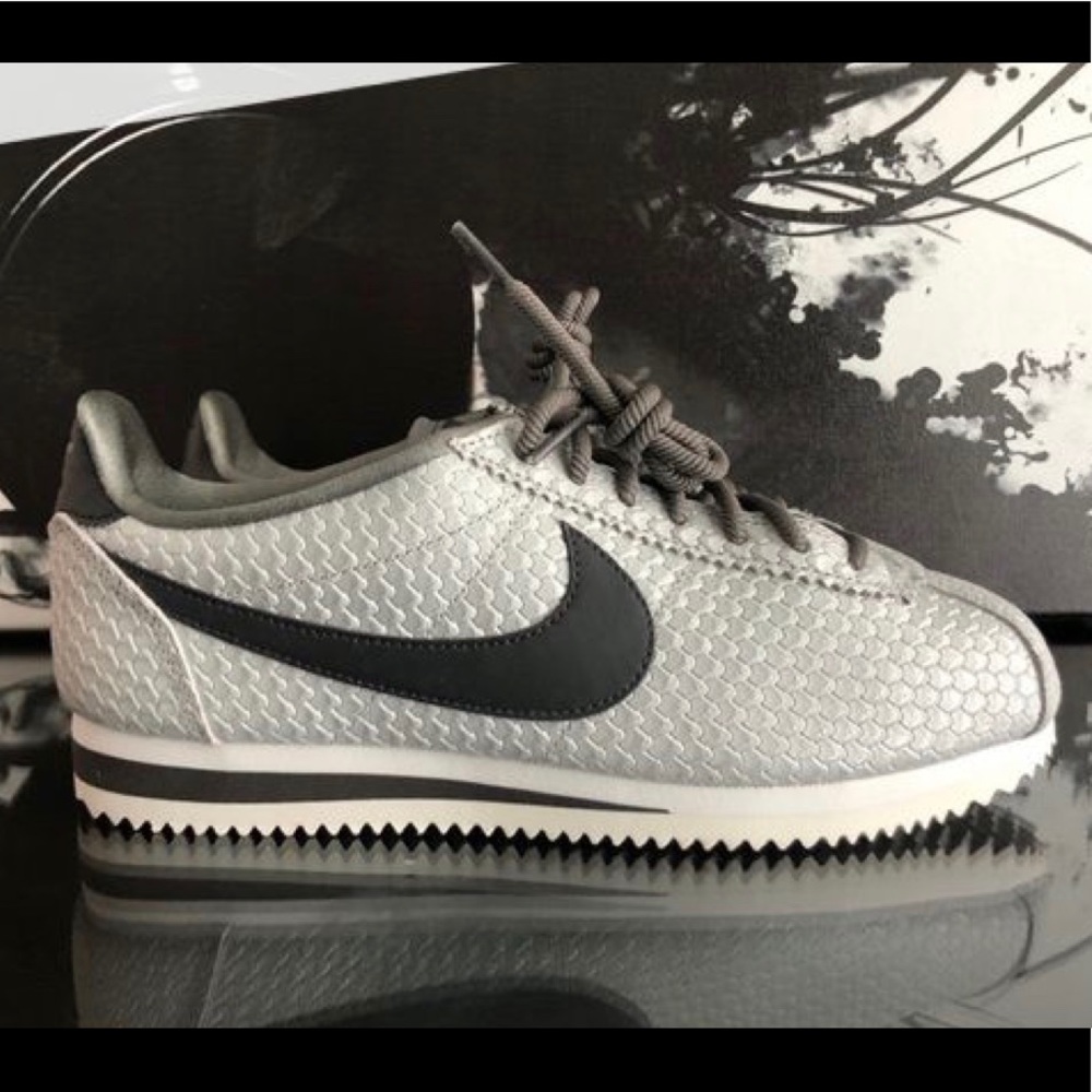Womens Nike Classic Cortez Metallic Pewter Size 8